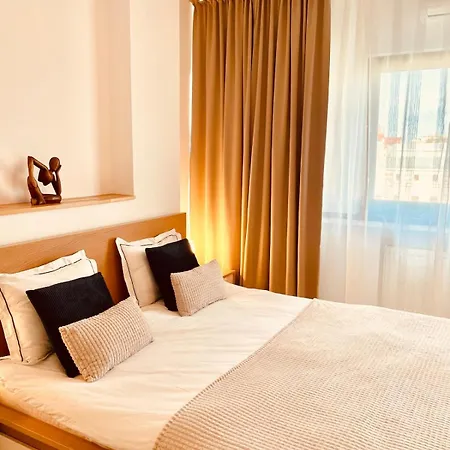 Old Town Apartment *